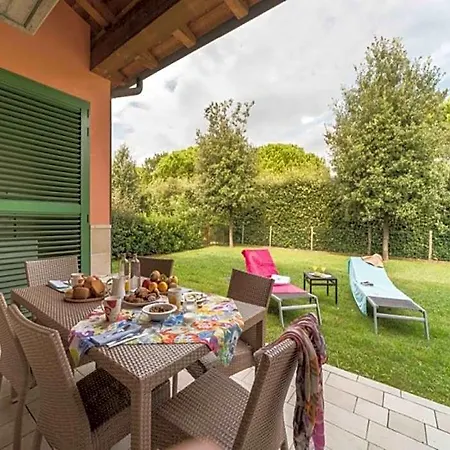 Stunning With Private Garden And Huge Shared Pool - Beahost * Lignano Sabbiadoro
