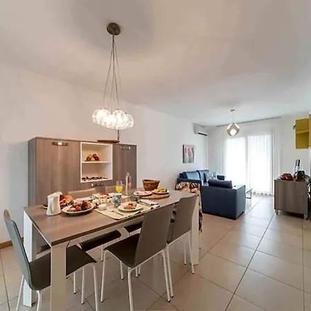 Stunning With Private Garden And Huge Shared Pool - Beahost Hotel Lignano Sabbiadoro