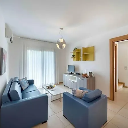 Stunning With Private Garden And Huge Shared Pool - Beahost Hotel
