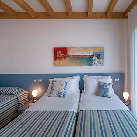 Stunning With Private Garden And Huge Shared Pool - Beahost Hotel Lignano Sabbiadoro