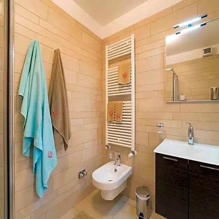 Stunning With Private Garden And Huge Shared Pool - Beahost