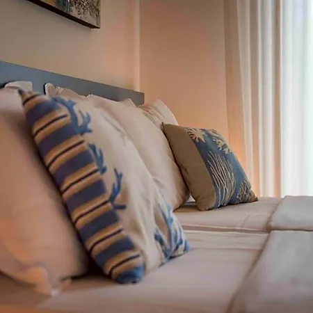 Stunning With Private Garden And Huge Shared Pool - Beahost